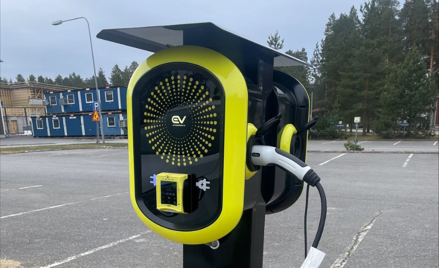 nayax-ev-meter-sähköauton-lataus-pankkikortilla